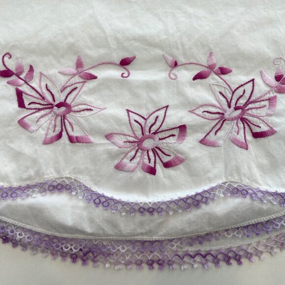 Vintage White Pillowcases With Purple Floral Embroidery & Crochet Trims scallop - Picture 9 of 14